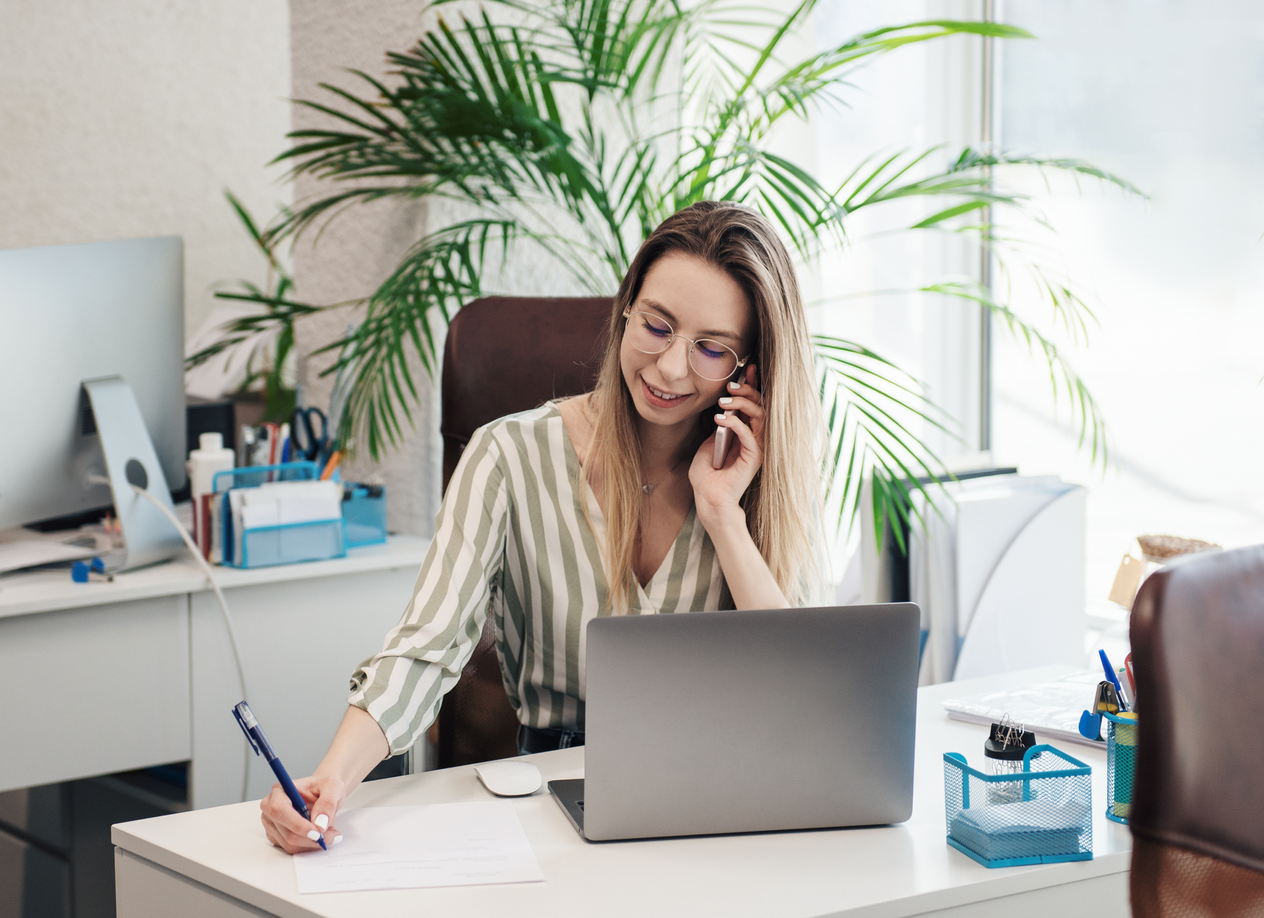 young-woman-working-computer